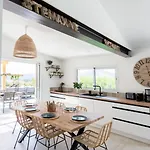 Holiday home Splendid With Swimming Pool & Sea View