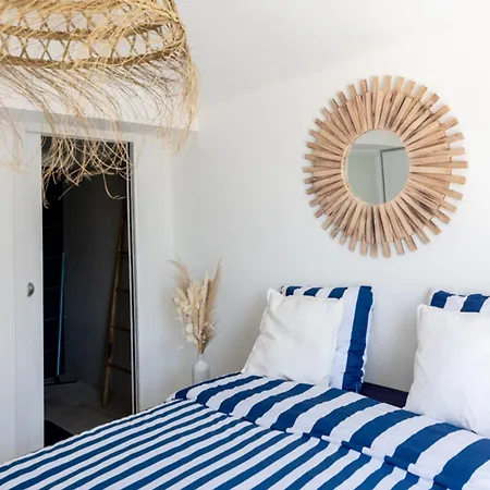 Splendid With Swimming Pool & Sea View