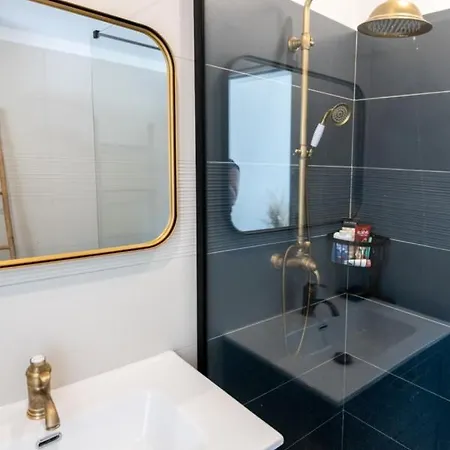 Splendid With Swimming Pool & Sea View Holiday home *