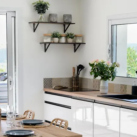 بيت للعطل Splendid With Swimming Pool & Sea View *