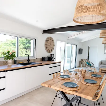 Splendid With Swimming Pool & Sea View