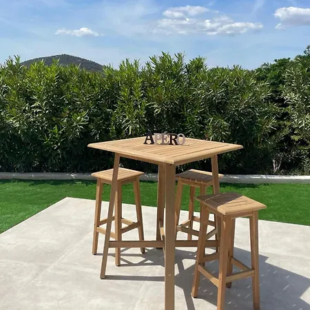 Splendid With Swimming Pool & Sea View