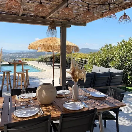 Splendid With Swimming Pool & Sea View Vakantiehuis